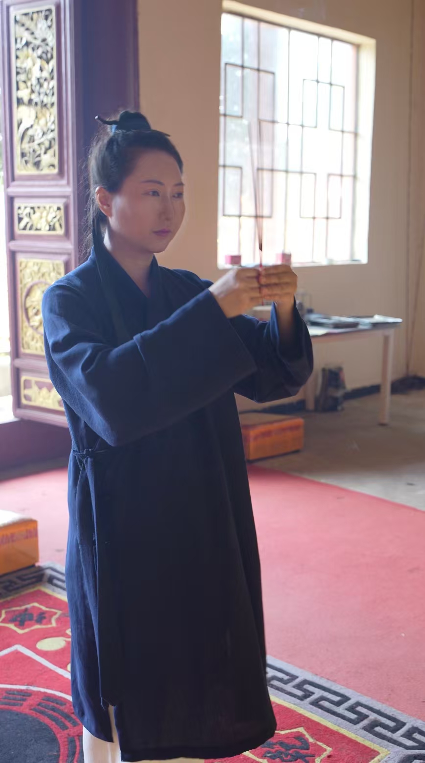 明曦居士於道觀中的日常